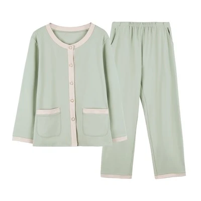 Elegantti kontrastivärinen pyjamasarja