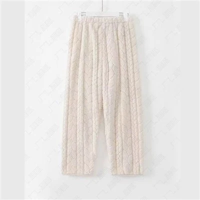 Lämmin ja mukava pehmopyjamasetti